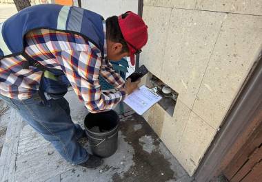 Aguas de Saltillo realiza cambios de medidores como parte de su programa anual en distintos sectores de la ciudad.