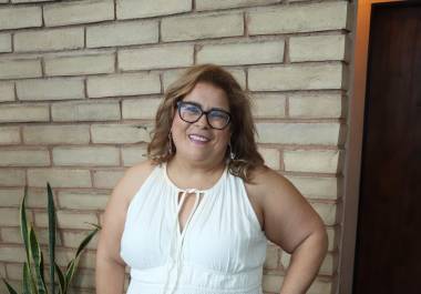 Marcela Rumayor, activista y creadora del proyecto Amor sin tallas, impulsa la reflexión sobre la gordofobia y la discriminación por peso desde la experiencia personal y la concientización social.