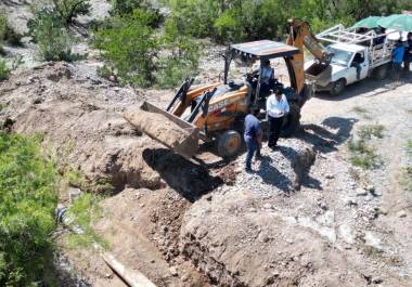 Personal de Simas realizó labores de mantenimiento programadas en la línea que abastece a siete colonias del municipio de Frontera.