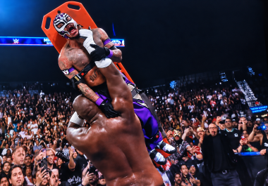 Omos derrotó a Rey Mysterio en la lucha estelar de Triplemanía 34 en Las Vegas y consiguió su reinstalación en AAA.
