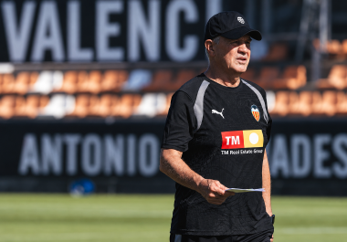 Javier Aguirre comenzó a trabajar con el Valencia en Paterna, con la misión de sacar al equipo de la zona de descenso.