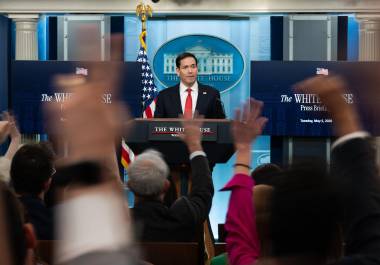 El secretario de Estado, Marco Rubio, se dirige a los medios de comunicación en la sala de prensa de la Casa Blanca.