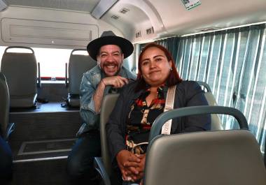 El cantante destacó que el transporte gratuito permite ahorrar dinero y facilita el traslado sin preocupaciones.