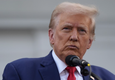 En la publicación, contrastó el acuerdo propuesto con el alcanzado por Barack Obama, que, según él, “le dio a Irán enormes cantidades de dinero en efectivo y un camino claro y abierto hacia un arma nuclear”.
