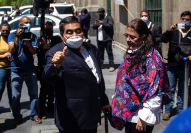 El gobernador de Puebla dijo que se encontraba con síntomas leves y trabajaría a distancia.