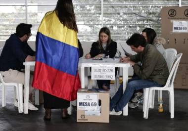No se trata de una cifra insignificante, dado que la ventaja de De la Espriella sobre Cepeda ascendía a poco más de 670.000 votos (43,7% frente a 40,9%).
