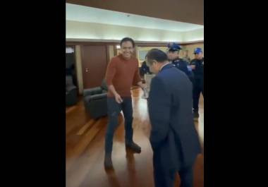 Entre los cuestionamientos a su gestión se mencionó su negativa a incluir mayor presencia femenina en el libro México.