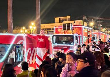 La Caravana Coca-Cola recorrerá las principales avenidas de Saltillo este 7 de diciembre, iniciando su trayecto a las 18:00 horas.