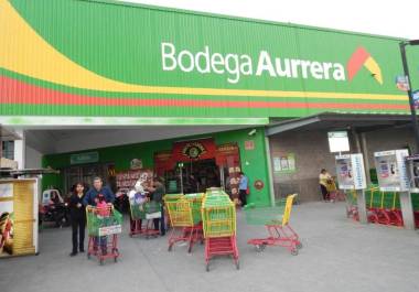 Elementos de Protección Civil y Bomberos de Ramos Arizpe controlaron el incendio en la sucursal de Bodega Aurrerá ubicada sobre el bulevar Gustavo Díaz Ordaz, donde dos empleados fueron atendidos por inhalación de humo.