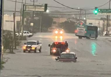 La tormenta venía con vórtices de tornado y dejó severos daños y sin energía eléctrica a Acuña.