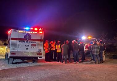 Elementos de Bomberos y Protección Civil desplegaron un operativo nocturno en el Cañón de San Lorenzo tras el reporte de desaparición de dos menores que no regresaron de una excursión.