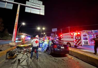 Dos mujeres perdieron la vida tras un accidente ocurrido al sur de Saltillo que también dejó a tres lesionados de gravedad.