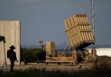 Un misil interceptor es un arma defensiva utilizada para destruir misiles balísticos entrantes.