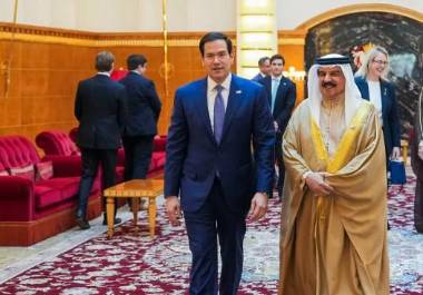 Las conversaciones entre Estados Unidos e Irán continuarán en Qatar después de que Teherán atacara Bahréin, país que el secretario de Estado estadounidense, Marco Rubio, visitó la semana pasada para asegurar a las naciones del Golfo que la paz se mantendría.