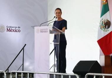 Habitantes reclamaron falta de medicinas, daños carreteros y riesgos por deslaves no atendidos.