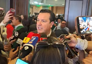 El fiscal Federico Fernández informó que las investigaciones continuarán para identificar y localizar a más integrantes de la banda relacionada con robos a viviendas en el norte de Saltillo.