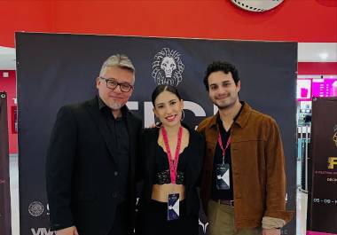 Orgullo. El director Gabriel Ramos y los actores Karen Martí y Guillermo Alonso celebraron la proyección especial de ‘El Desaire’ en el Festival de Cine de León.