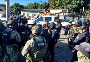 Se desconoce la cantidad de agresores y los motivos que los llevaron a atacar a los agentes.