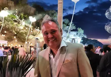 El exdirector de Servicios Primarios de Monclova, Eduardo Macías Hernández, falleció este viernes 21 de agosto tras salir de la carretera y volcar en su Mercedes-Benz.