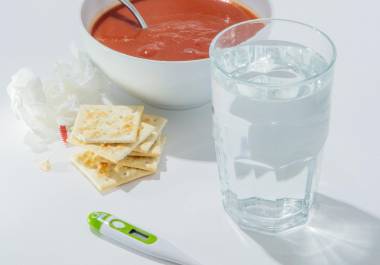 Comer alimentos nutritivos como frutas y verduras puede ayudar a satisfacer las necesidades energéticas de tu cuerpo.