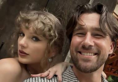 Evento. Taylor Swift y Travis Kelce reunieron a figuras del espectáculo y del deporte durante la celebración de su enlace en Nueva York.