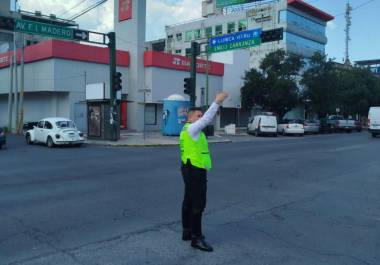 En medio de la intensa ola de calor en Nuevo León con una sensación térmica de hasta 46 grados, se reportaron fallas en el suministro de energía eléctrica como.