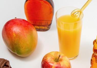 Cuando se te antoje algo dulce, piensa en formas de satisfacer ese antojo sin recurrir a azúcares añadidos o edulcorantes artificiales.