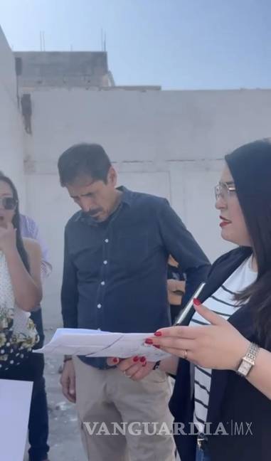 Insisten vecinos en frenar obra que convertiría calle en callejón, en colonia de Monclova