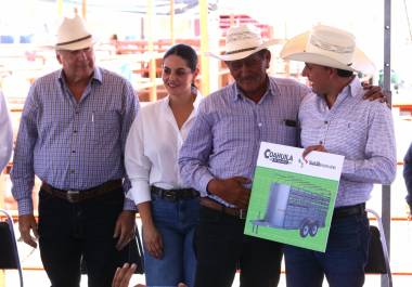 Manolo Jiménez agradeció la cálida recepción de los ganaderos y campesinos de la región Sureste.