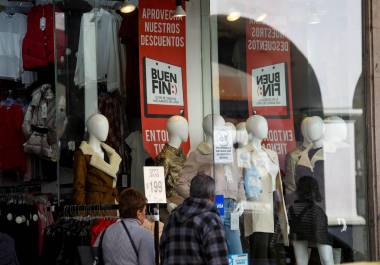 Como parte del operativo, la Profeco realizó recorridos en centros comerciales.