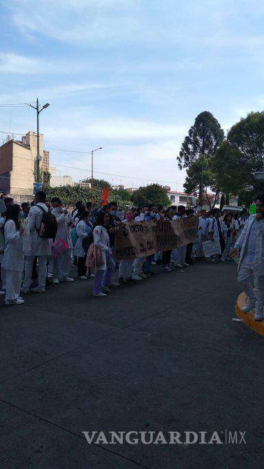 $!Médico del ISSSTE fue acusado de intentar robar material médico, compañeros lo defienden y sale libre