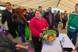 Cientos de personas acudieron a la jornada del “Supermercadito”, donde se entregaron cerca de 25 toneladas de productos básicos a precios simbólicos en distintas colonias del municipio.