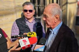 El doctor Eliud Aguirre, secretario de Salud de Coahuila, llamó a la ciudadanía a extremar medidas de higiene y vacunarse contra la influenza durante la temporada invernal.