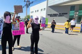 Tras la movilización, la Fiscalía informó que el imputado permanece vinculado a proceso por el delito de feminicidio y bajo la medida cautelar de prisión preventiva.