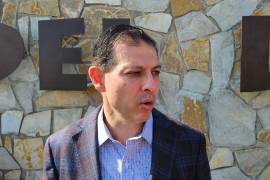 El rector de la UAdeC, Octavio Pimentel, anunció la ampliación del periodo de entrega de fichas de admisión ante la alta demanda de aspirantes para el próximo ciclo escolar.