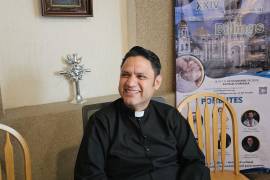 El sacerdote enfatiza la importancia del acompañamiento familiar en casos de enfermedad o sufrimiento.