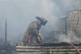 Elementos de Protección Civil de Nuevo León (PCNL) atendieron el incendio de tres tejabanes en el municipio de Guadalupe, sin reporte de lesionados.