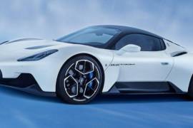 Su motor, un V-6 biturbo incluso tiene su propio nombre Nettuno (Neptuno), como el dios del mar, que produce 621 hp