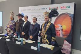 Autoridades turísticas de Sinaloa durante la presentación del Carnaval Internacional de Mazatlán en Torreón.