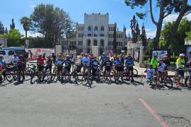 La jornada reunió a ciclistas de distintas edades que participaron de manera voluntaria en las labores de conservación de la infraestructura destinada a este medio de transporte.