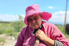 Una de las vecinas de la colonia Analco, donde el desgaje del arroyo La Encantada amenaza con derribar viviendas.