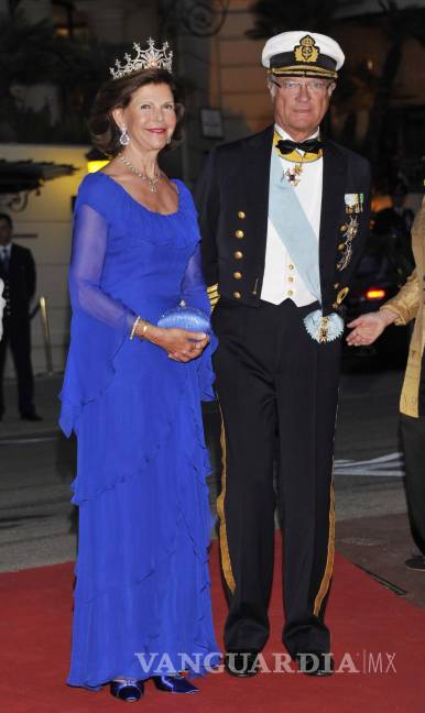 $!El rey Carlos Gustavo de Suecia y la reina Silvia, su esposa. EFE/EPA/Bruno Bebert