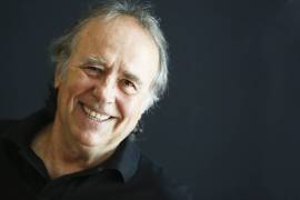 Serrat pide a los Gobiernos español y catalán &quot;que hablen o se aparten&quot;