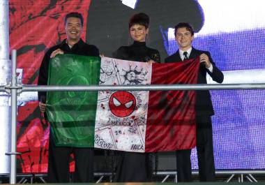 Zendaya y Tom Holland enamoran a México y avivan rumores de su matrimonio en premier de ‘Spider-Man: Un Nuevo Día’