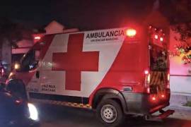 Paramédicos acudieron al lugar para trasladar al herido.