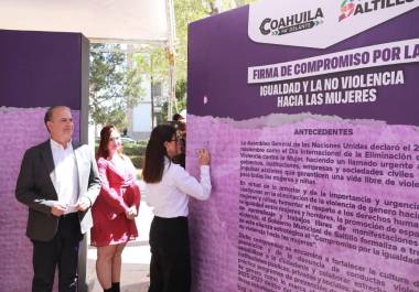 Autoridades municipales y representantes del DIF participaron en el evento.