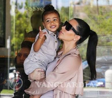 $!La hija de Kim Kardashian debutó como empresaria