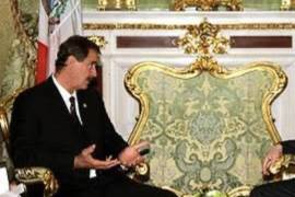 Asegura que Putin no apareció a la hora acordada, y el personal ruso solo respondía con evasivas como “ya viene” o “solo unos minutos más”.