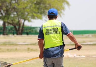 Las brigadas de Actividad Comunitaria realizan trabajos de limpieza en plazas, áreas verdes, calles y bulevares de Saltillo como parte del modelo de Justicia Cívica impulsado por el municipio.