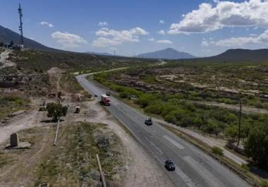 La ampliación de la carretera Saltillo-Monclova y el Puente 2 serán esenciales para mejorar la competitividad y el comercio en la región.